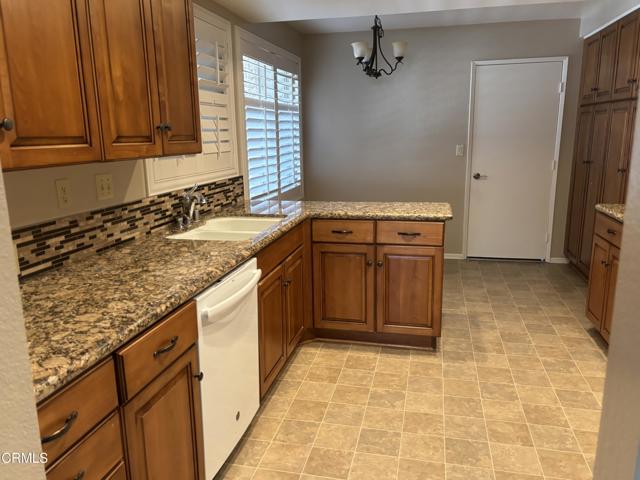 Detail Gallery Image 3 of 38 For 31322 Village 31, Camarillo,  CA 93012 - 2 Beds | 2 Baths