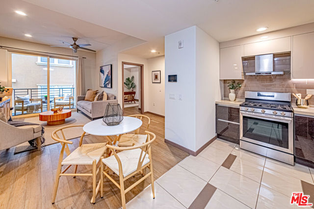 903 S New Hampshire Avenue, Los Angeles CA: https://media.crmls.org/mediaz/56259586-8532-4dce-b31e-aa4f7b28d7d5.jpg