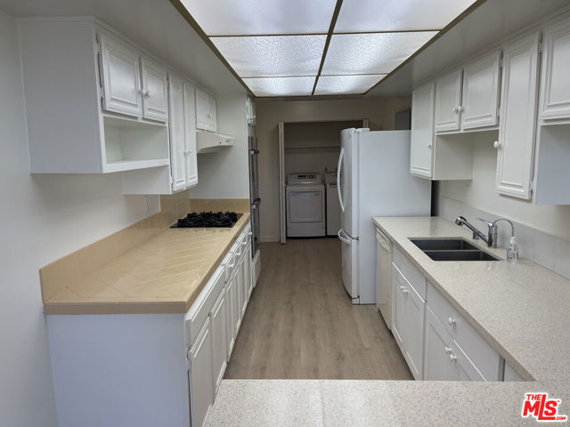 15480 Antioch Street, Pacific Palisades CA: https://media.crmls.org/mediaz/5625db73-6e98-4283-b3ed-1cfabef25415.jpg