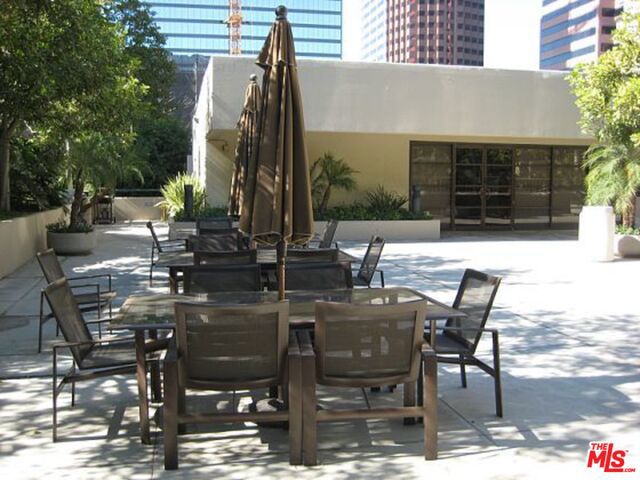 600 W 9Th Street, Los Angeles CA: https://media.crmls.org/mediaz/56266dd0-782a-4783-8448-a842262637c8.jpg