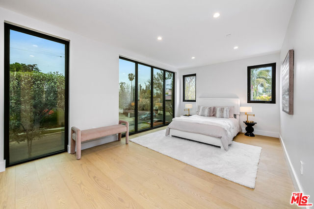 4906 Van Noord Avenue, Sherman Oaks CA: https://media.crmls.org/mediaz/5626c1f6-8449-40e1-8497-de629ccd2696.jpg