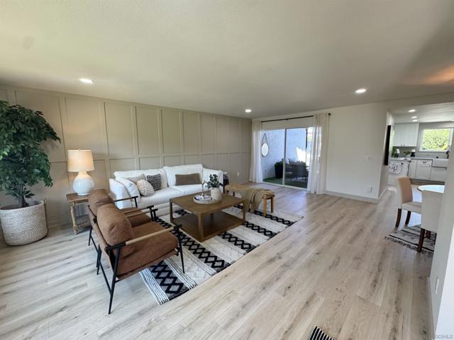 16566 Caminito Vencinos, San Diego CA: https://media.crmls.org/mediaz/5626e46a-d627-4d8f-8874-d97eeaa6f348.jpg