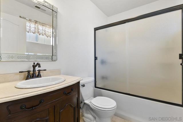 3232 N Twin Oaks Valley Rd, San Marcos CA: https://media.crmls.org/mediaz/5627096e-559a-4193-88a1-968310ff21b7.jpg