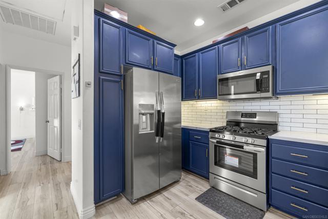 1800 E Lakeshore 1212, Lake Elsinore CA: https://media.crmls.org/mediaz/56272a88-c555-49e0-bda4-cdd7fb55d081.jpg