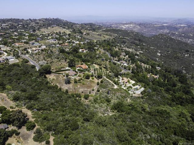 28371 Faircrest Way, Escondido CA: https://media.crmls.org/mediaz/5627363f-901a-4360-9364-bac67da1442f.jpg