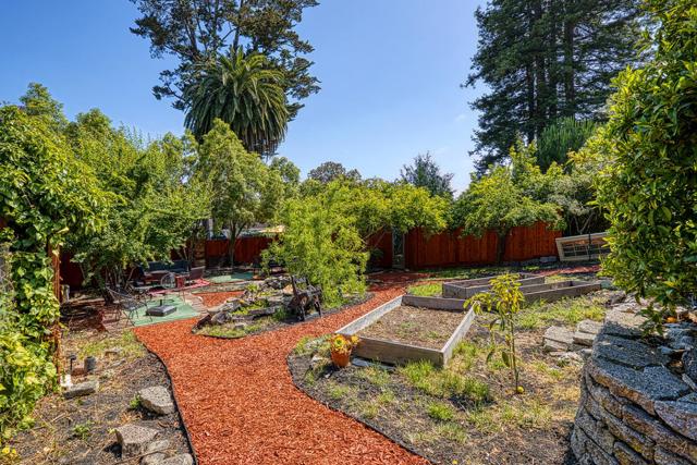 449 High Street, Santa Cruz CA: https://media.crmls.org/mediaz/5627477b-15d2-4b74-80ab-028415cec1f7.jpg