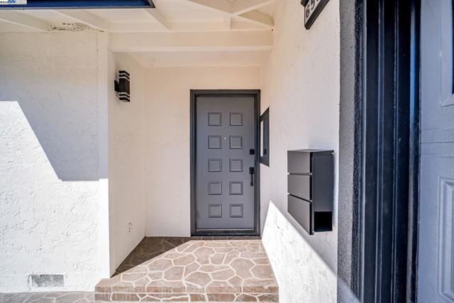 6588 Flanders Dr, Newark CA: https://media.crmls.org/mediaz/562763c7-898f-4fda-a13c-899d67613e94.jpg