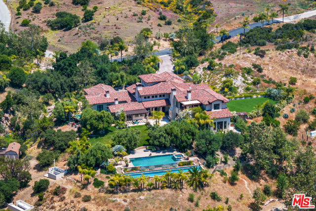 31823 Lobo Canyon Road, Agoura Hills CA: https://media.crmls.org/mediaz/5627dcb3-f9d7-4eb7-8089-b15e6fe82e99.jpg
