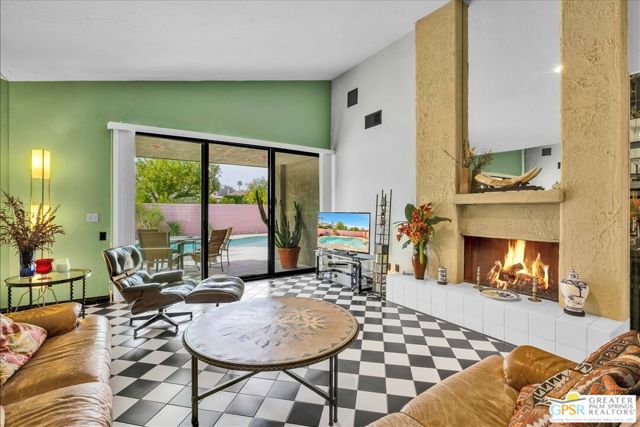 2861 Sundance Circle, Palm Springs CA: https://media.crmls.org/mediaz/5627f635-dc57-4125-bf47-365c3b926531.jpg