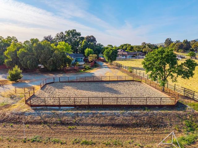 9900 Walter Welsher Court, Gilroy CA: https://media.crmls.org/mediaz/562811b6-63ec-4c8c-a963-a269536715b7.jpg