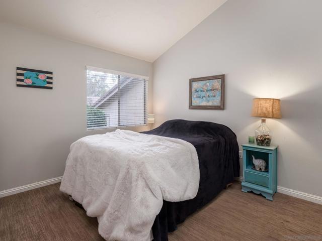 1833 Wintergreen Gln, Escondido CA: https://media.crmls.org/mediaz/56283025-0b33-4751-ab87-13f474adac24.jpg