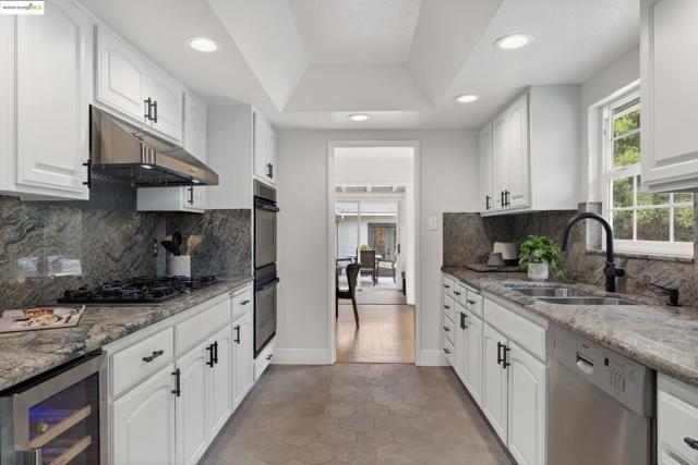 150 Santa Rita Dr, Walnut Creek CA: https://media.crmls.org/mediaz/5628b0d2-6dd5-4c05-8a5f-dc83a5674e11.jpg