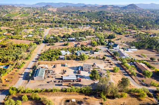 31141 Saddleback Rd, Valley Center CA: https://media.crmls.org/mediaz/5628dc8c-5daf-4795-95f2-ca4cce4d5415.jpg