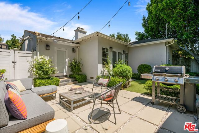 4223 Wilkinson Avenue, Studio City CA: https://media.crmls.org/mediaz/5628f3d9-3eb1-4682-b12d-c6ea6b91821f.jpg