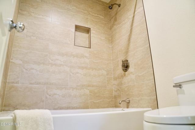 5824 Oak Bend Lane, Oak Park CA: https://media.crmls.org/mediaz/5629690e-e281-43a0-b7c8-e13769a2c2b1.jpg