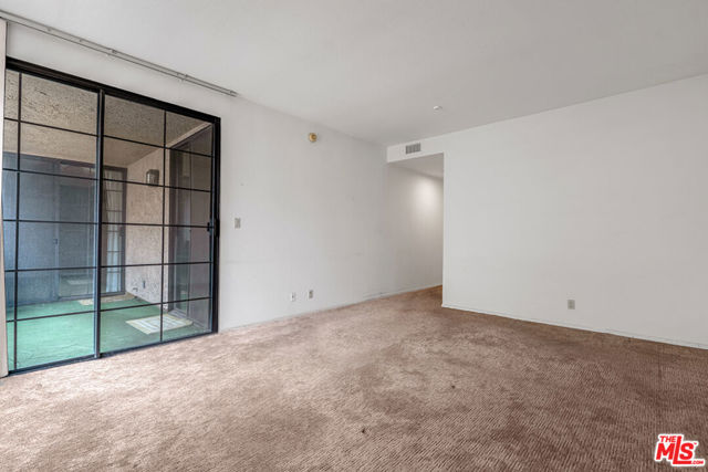 15150 Dickens Street, Sherman Oaks CA: https://media.crmls.org/mediaz/562a08de-ebf6-4ae5-94ea-198bbf5336bf.jpg