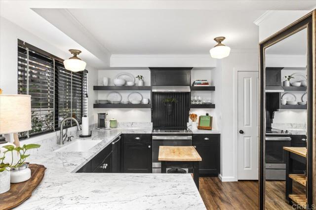Detail Gallery Image 8 of 25 For 2535 Navarra Dr 8a,  Carlsbad,  CA 92009 - 1 Beds | 2 Baths
