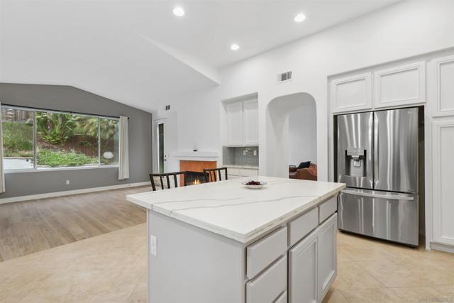 6660 Curlew Ter, Carlsbad CA: https://media.crmls.org/mediaz/562a60d9-de0c-45bd-965a-c47888b33024.jpg