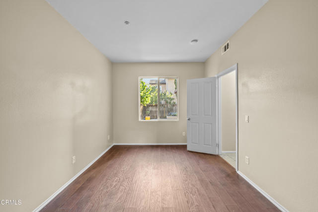 Detail Gallery Image 14 of 41 For 1930 Ribera Dr, Oxnard,  CA 93030 - 5 Beds | 3 Baths