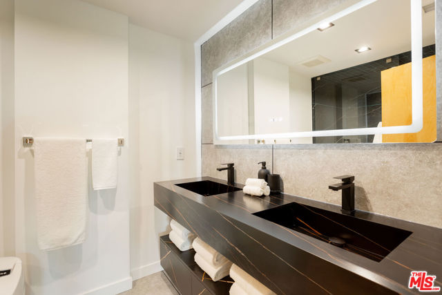 547 N Sweetzer Avenue, West Hollywood CA: https://media.crmls.org/mediaz/562b3154-d656-406f-8632-1a76b028f557.jpg