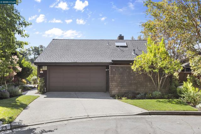25 Watchwood Ct, Orinda CA: https://media.crmls.org/mediaz/562c3dd6-05b6-477f-8b95-59509ac2d5d8.jpg