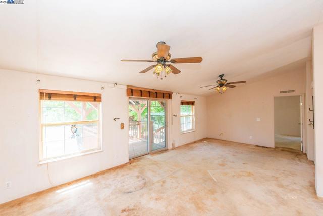 31 Rocky Road, Weaverville CA: https://media.crmls.org/mediaz/562c7368-8170-42dc-97c2-8eab6caf6830.jpg