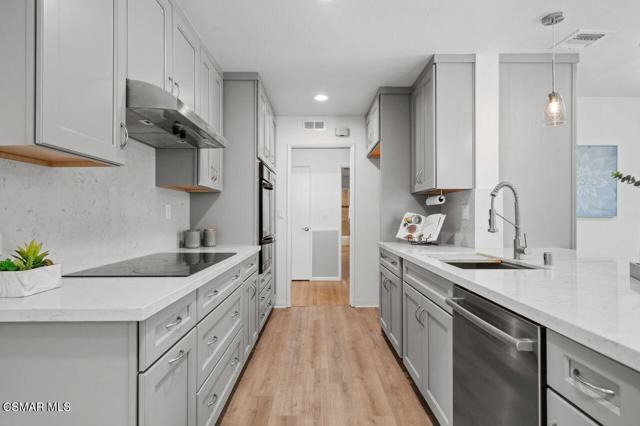 7427 Sausalito Avenue, West Hills CA: https://media.crmls.org/mediaz/562c968c-6426-4b88-9551-c324682220a7.jpg