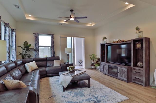 2102 White Oak Drive, Hollister CA: https://media.crmls.org/mediaz/562cbd53-aed0-4a15-aea2-baca86f43795.jpg