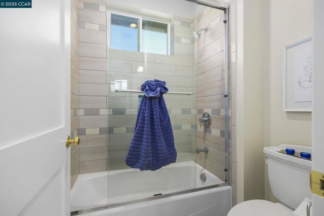 208 Valley View Pl, El Sobrante CA: https://media.crmls.org/mediaz/562d1e19-7e5d-4722-a339-a024416d220a.jpg
