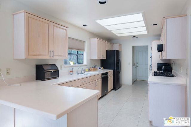 40840 Centennial Circle, Palm Desert CA: https://media.crmls.org/mediaz/562d2dc4-b975-4d95-b63d-f6f31cb9e229.jpg