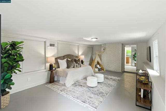 5020 Golden Gate Ave, Oakland CA: https://media.crmls.org/mediaz/562d5ae5-3d07-48ca-afc9-92119b2a473b.jpg