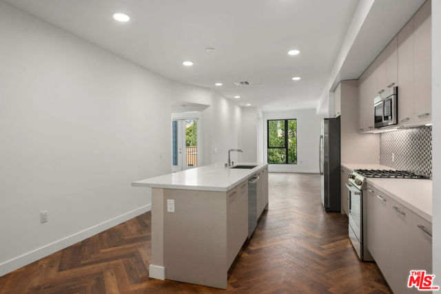1250 N Fairfax Avenue, West Hollywood CA: https://media.crmls.org/mediaz/562d8933-f0f6-406f-bd09-fec1b7fe9920.jpg