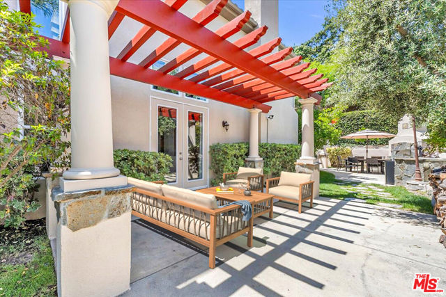 1535 Verde Ridge Lane, Westlake Village CA: https://media.crmls.org/mediaz/562dde3d-e5d7-4a8e-a7d4-762433515c44.jpg