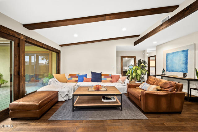 562ea2d7 0ea6 48c7 A112 04e9056ded95