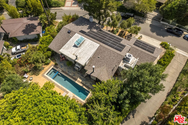 8631 Allenwood Road, Los Angeles CA: https://media.crmls.org/mediaz/562ec1a3-4e28-450d-877a-6e3af4e6abc1.jpg