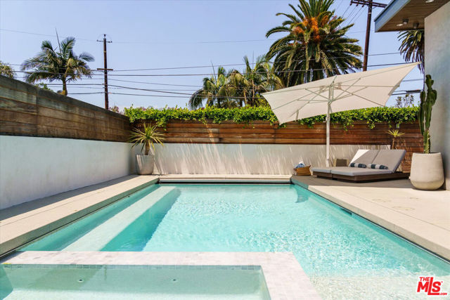 2501 Walnut Avenue, Venice CA: https://media.crmls.org/mediaz/562f2d98-6c66-4d51-9be3-0e2c6319bc41.jpg