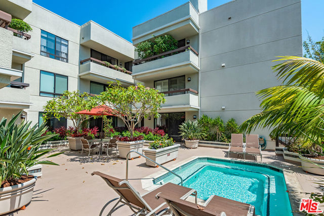 851 N Kings Road, West Hollywood CA: https://media.crmls.org/mediaz/562fa7a9-f31a-4758-8614-a104d9330234.jpg