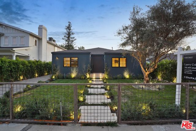4539 Atoll Avenue, Sherman Oaks CA: https://media.crmls.org/mediaz/562fefc6-ab24-4e9f-9af0-e7f026f55525.jpg