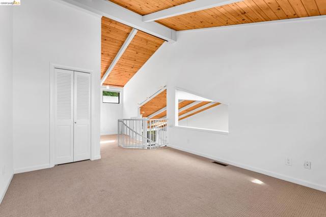 1881 Grand View Drive, Oakland CA: https://media.crmls.org/mediaz/562ff6bd-f4eb-4a9f-8b10-7939a5c93de4.jpg
