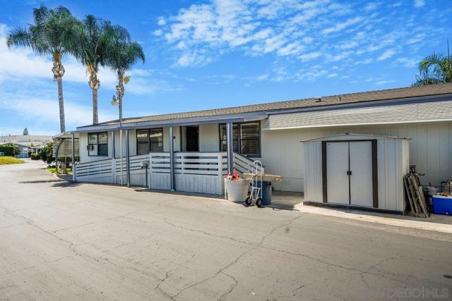 211 N Citrus Avenue, Escondido CA: https://media.crmls.org/mediaz/5630094a-67e8-46c2-b6dc-0e75823daaae.jpg