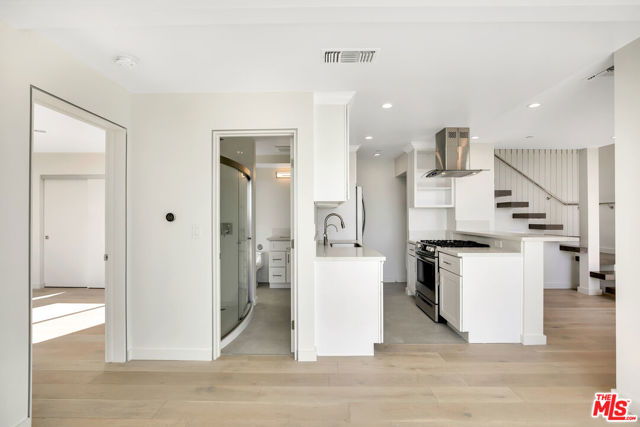 28405 Via Acero Street, Malibu CA: https://media.crmls.org/mediaz/56302ae6-4df8-4ab3-921e-7d3e5f8fd4f1.jpg