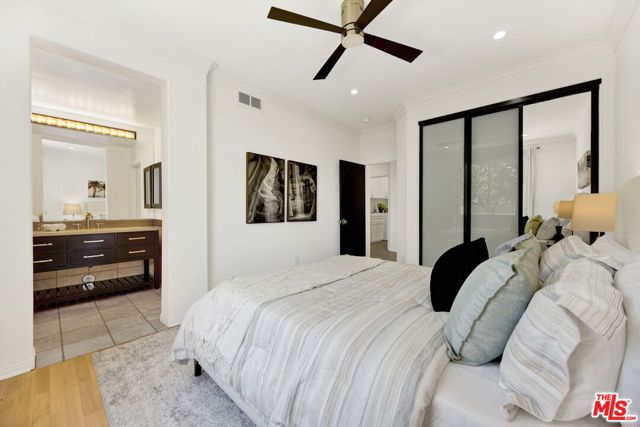 23473 Palm Drive, Calabasas CA: https://media.crmls.org/mediaz/5630cbed-f3c8-4585-8415-ed6254579fd2.jpg