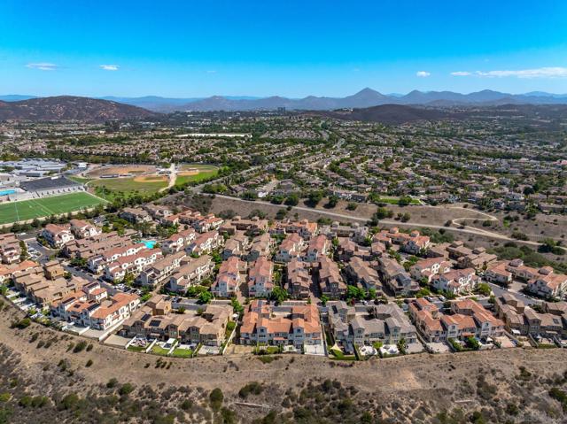 16206 Veridian Cir, San Diego CA: https://media.crmls.org/mediaz/56320966-7967-48c9-a0d8-bf0a5e71a2a0.jpg