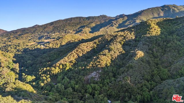 860 Old Topanga Canyon Road, Topanga CA: https://media.crmls.org/mediaz/56325ea3-1ae7-484f-8e17-27e52b6c5259.jpg