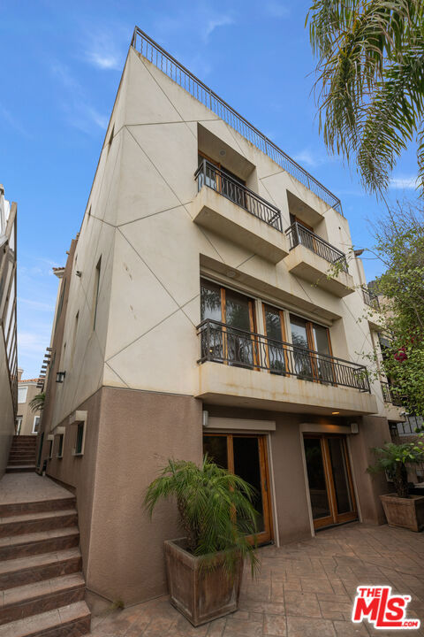 4115 Roma Court, Marina del Rey CA: https://media.crmls.org/mediaz/56327ac2-4428-406c-aa1c-81eaf34515e1.jpg