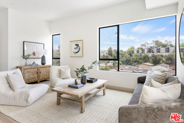 172 S Avenue 58, Los Angeles CA: https://media.crmls.org/mediaz/5632b6c5-8210-4003-8e6d-0a4060f93cc3.jpg