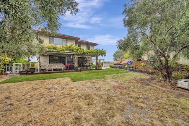 4 Harris Hill Drive, Novato CA: https://media.crmls.org/mediaz/5632ed90-3ba9-4baf-8a9a-1262ceb6a109.jpg