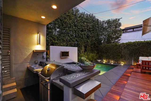 8735 Dorrington Avenue, West Hollywood CA: https://media.crmls.org/mediaz/563339d9-b7cd-4865-8493-47490b2959ee.jpg
