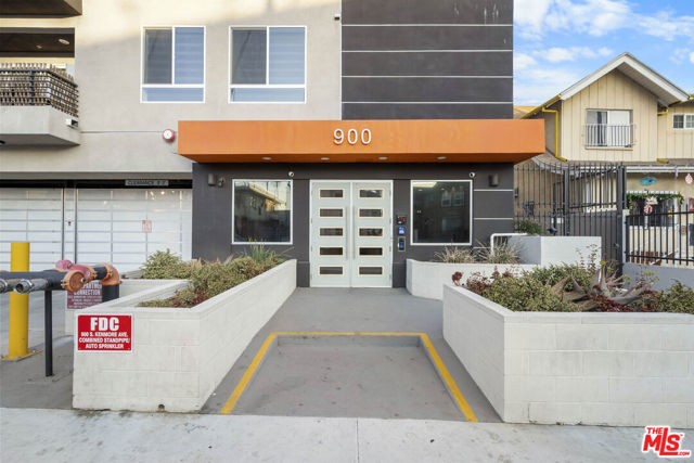900 S Kenmore Avenue, Los Angeles CA: https://media.crmls.org/mediaz/56336230-0bc2-4052-a29a-fd047f01e07e.jpg
