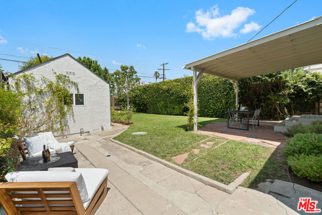 1511 Carmona Avenue, Los Angeles CA: https://media.crmls.org/mediaz/5633d9a7-f63c-4e71-8517-d8256dee50d0.jpg